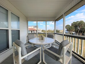 Outdoor dining - Petty House | Partial Ocean Views | Walk to Beach & Town | Sleeps 8 (Edisto Beach)