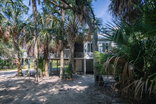 Shrimpers Cove-Waterfront Retreat w/ Private Dock; Pet-Friendly; 3 Blocks from Beach Access