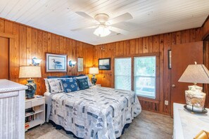 4 bedrooms, iron/ironing board, WiFi