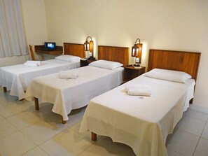 Chambre triple Confort, 3 lits jumeaux | Minibar, ameublement unique, bureau