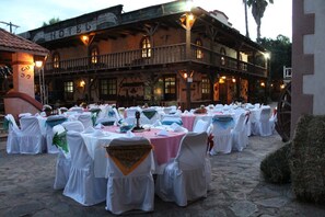 Outdoor banquet area - Unique big family adventure, great attractions included!!! (Cerro de San Pedro)
