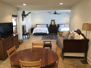 Iron/ironing board, free WiFi, bed sheets - Clean & Charming Backyard Cottage 2 Blocks From The Beach! (Bay St. Louis)
