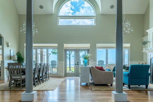 Privacy & tranquility at Beauty on the Beach, Beachfront!