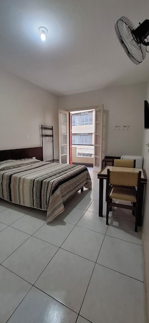 Standard-Doppelzimmer | Minibar, Schreibtisch, kostenloses WLAN, Bettwäsche