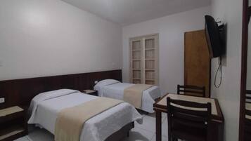 Family Room | Minibar, desk, free WiFi, bed sheets