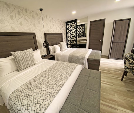 Quarto casal luxo (Suite Narvarte) | Roupas de cama premium, edredons de pluma, cofres nos quartos. Parral 14 Boutique Hotel