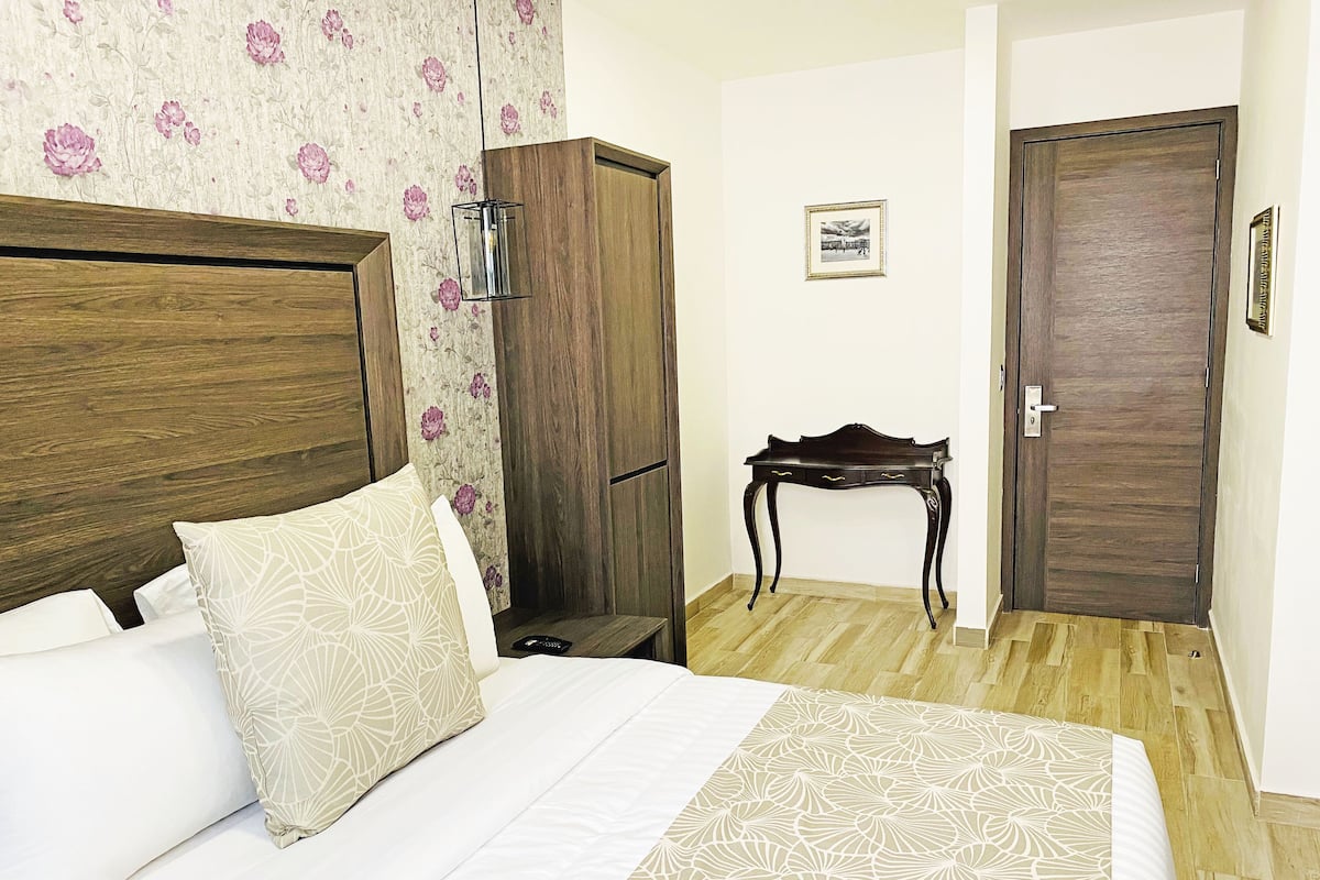 Deluxe Room (Suite Coyoacan) | Premium bedding, down duvets, in-room safe, laptop workspace