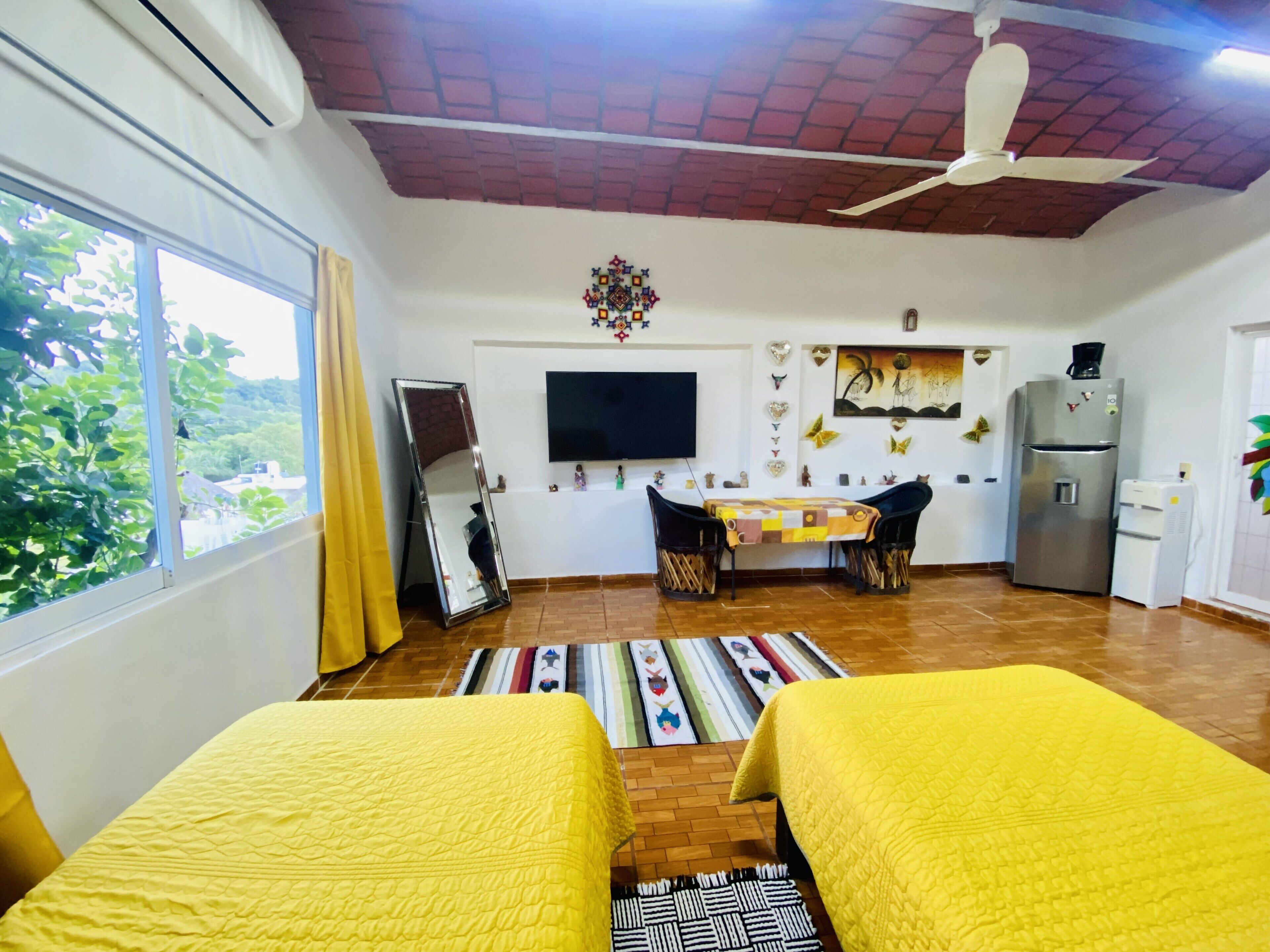 1 soverom, safe på rommet og wi-fi (inkludert)