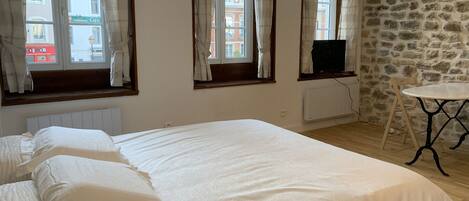 Iron/ironing board, free WiFi, bed sheets
