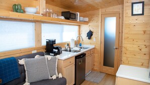 Pinyon Pines Tiny Home | Free WiFi, individually decorated, individually furnished, bed sheets