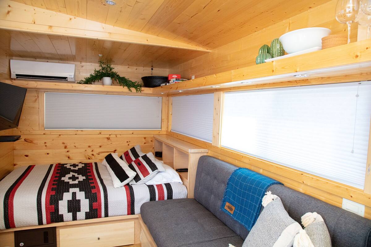 Individually decorated, individually furnished, free WiFi, bed sheets