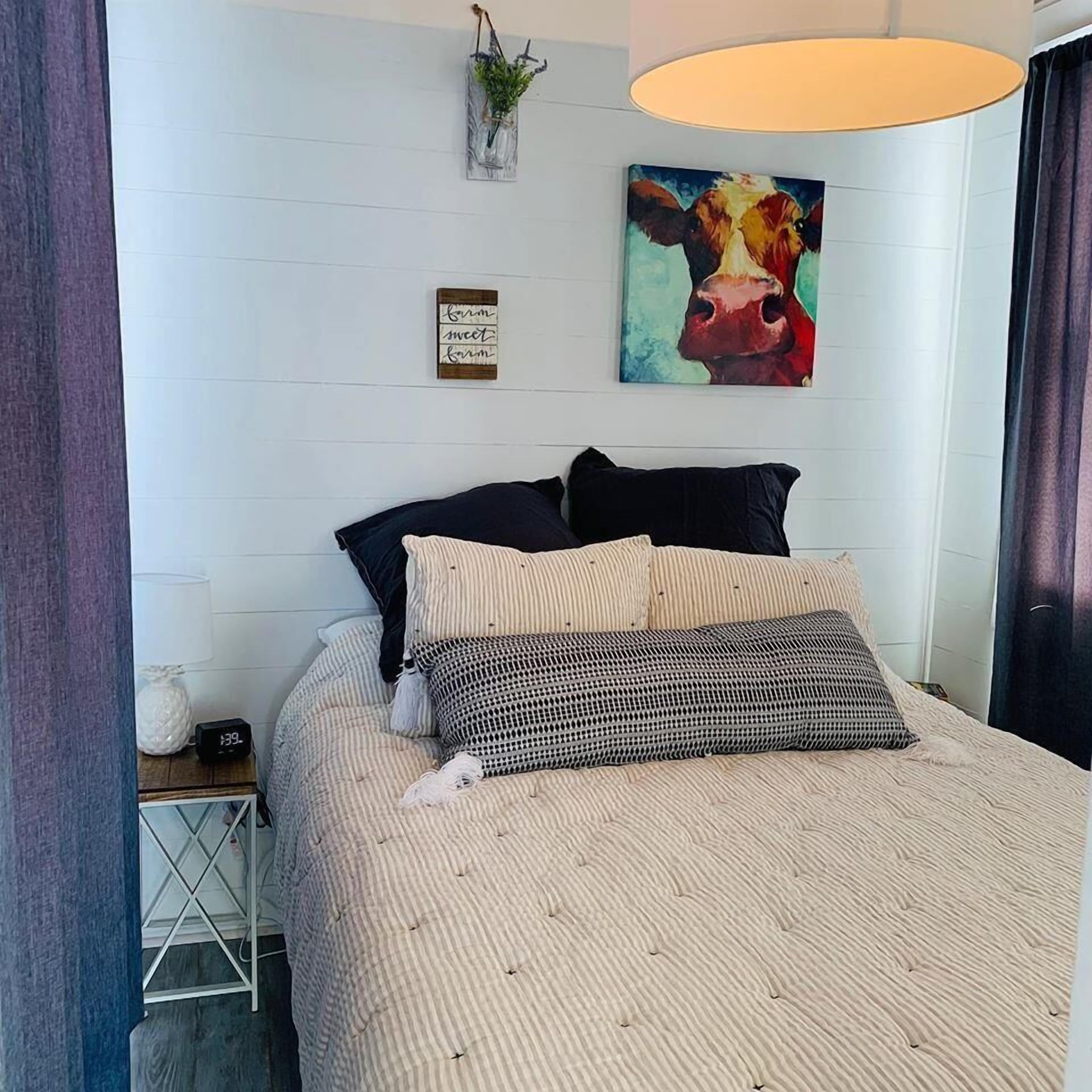 Individually decorated, individually furnished, free WiFi, bed sheets