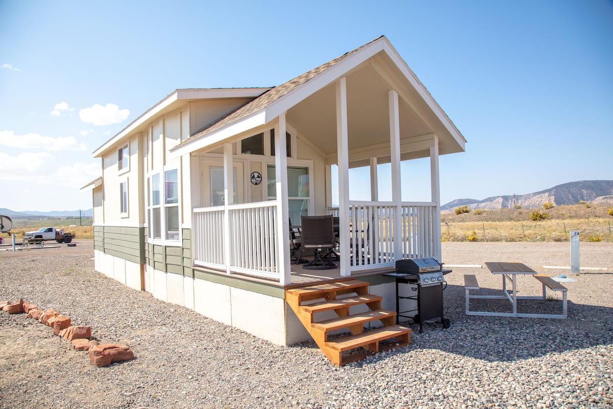 White River Casita Tiny Home | Wifi gratis, decoración personalizada y muebles diferentes