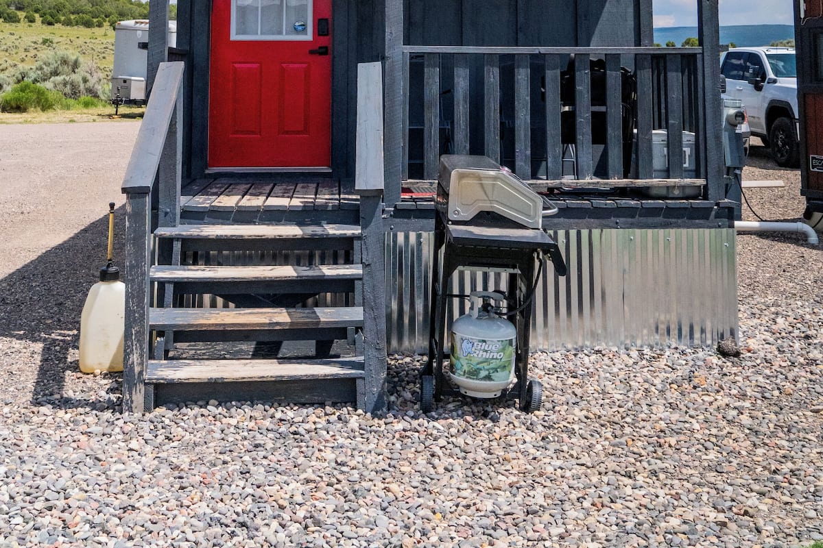 Wagon Wheel Tiny Home | Individually decorated, individually furnished, free WiFi, bed sheets