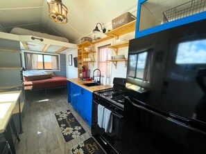 Hay Flats Tiny Home - Trail and Hitch Tiny Home Hotel and RV (Meeker)