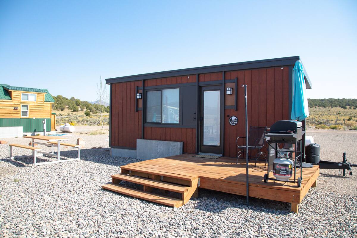Pinyon Pines Tiny Home | Wifi gratis, decoración personalizada y muebles diferentes