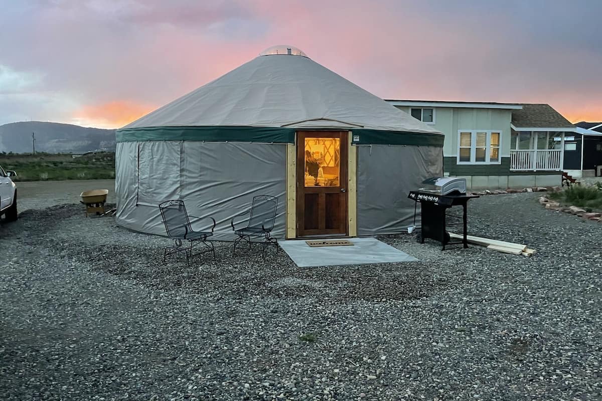 The Yurt | Wifi gratis, decoración personalizada y muebles diferentes