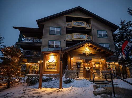 Snowshoe Ski-In/Ski-Out Steps to Ballhooter Lift Mountain Lodge Condo