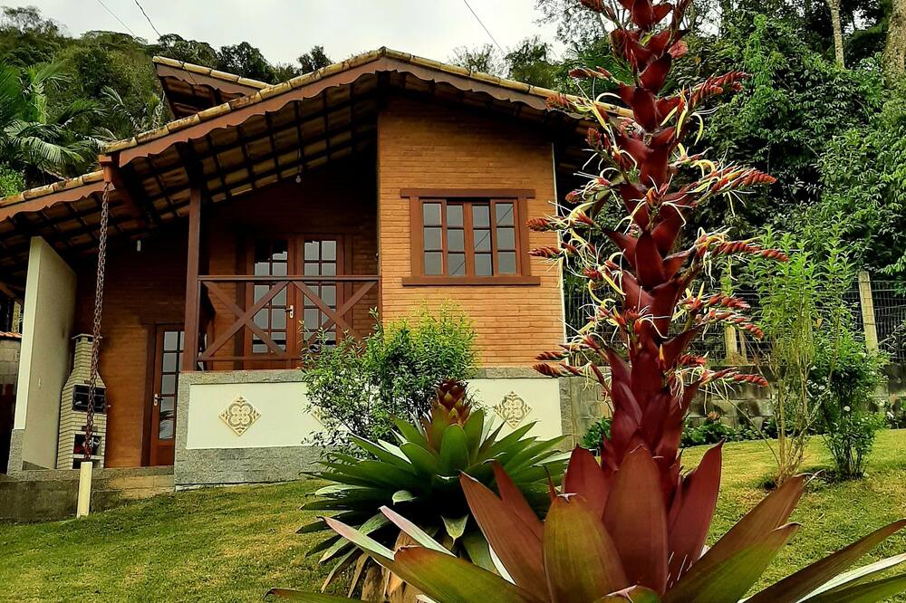 Chalet Paraiso \/ private waterfall \/ bed linen and towels \/ Pet Friendly