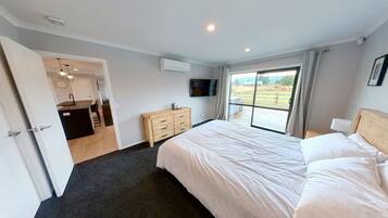 5 bedrooms, free WiFi, bed sheets