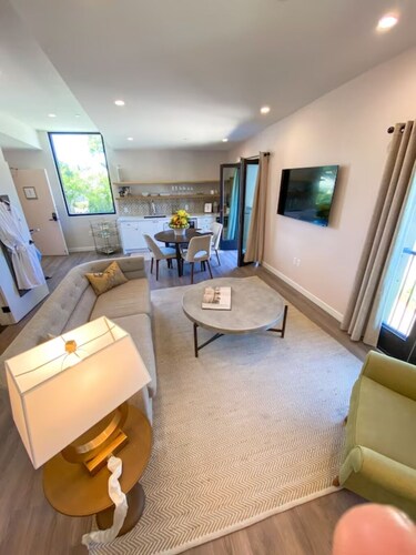 The Lofts at Paso Market Walk - The Oak Room