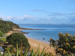 Una spiaggia nelle vicinanze