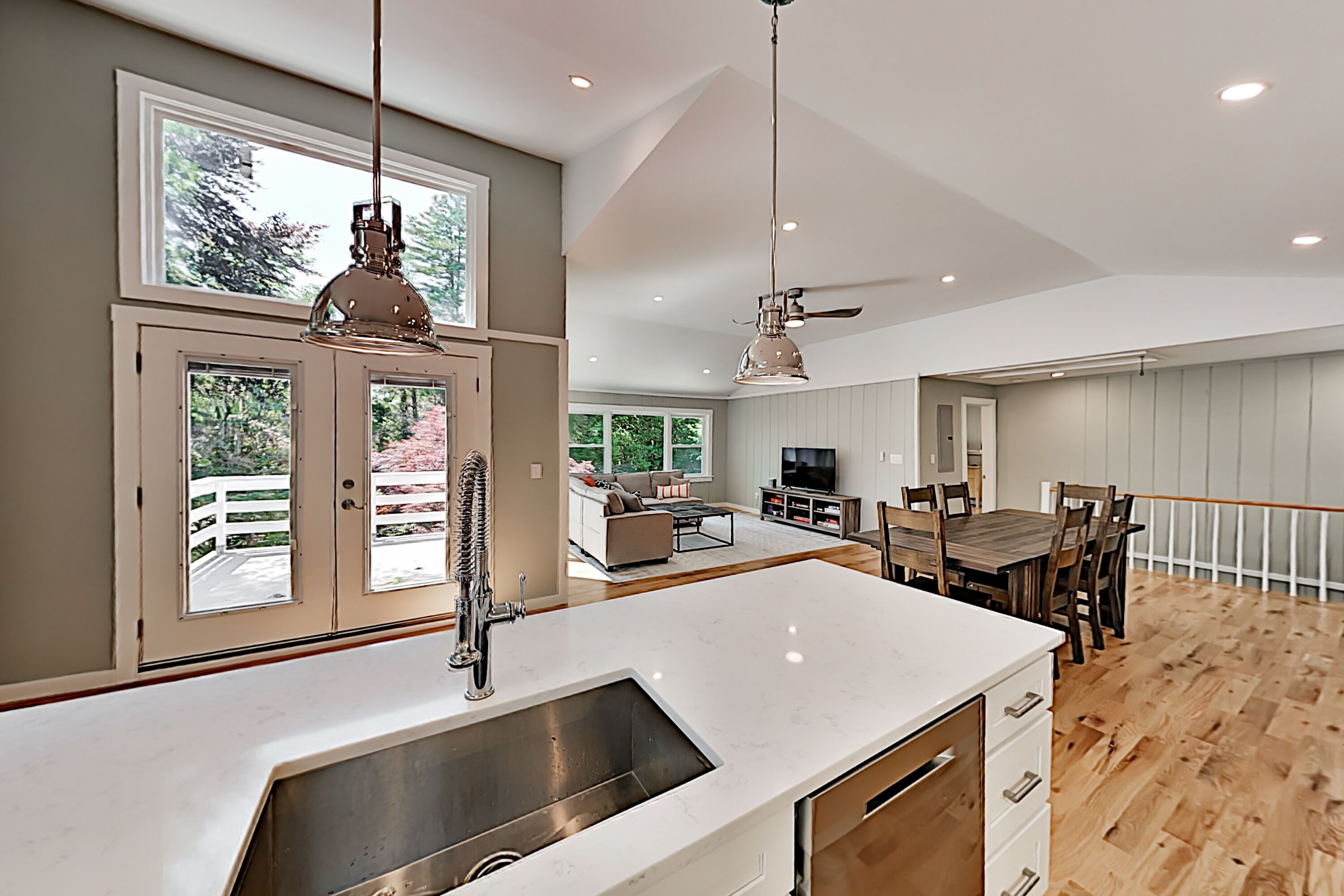 Close to Beaches! Gorgeous 2020 Fully Renovated 4BR/3BA!