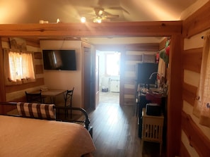 1 bedroom, free WiFi, bed sheets - Farmstay with pool and firepit (Marietta)