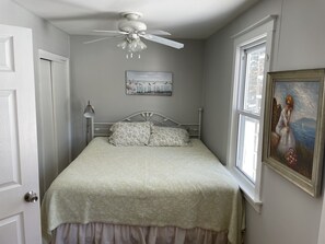 4 Schlafzimmer, Schreibtisch, Bügeleisen/Bügelbrett, Reisekinderbett