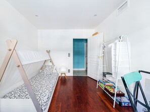 3 Schlafzimmer, Bügeleisen/Bügelbrett, Reisekinderbett, WLAN