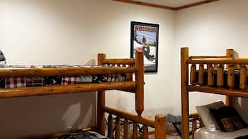 4 soverom, skrivebord, wi-fi og sengetøy