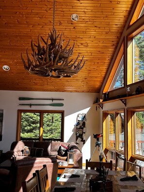 Interior - The Crooked Pine (Saint Germain)