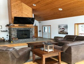 Smart TV, fireplace, DVD player, books