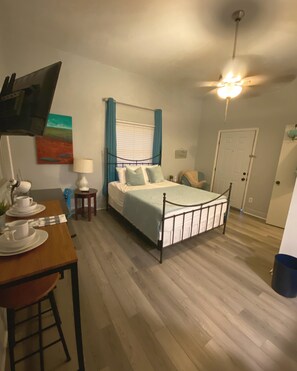 1 bedroom, iron/ironing board, free WiFi, bed sheets - Location ! Location!  (Tampa)