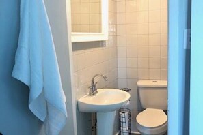 Shower, hair dryer, towels, soap - Location ! Location!  (Tampa)