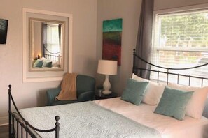 1 bedroom, iron/ironing board, free WiFi, bed sheets - Location ! Location!  (Tampa)