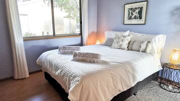 3 bedrooms, bed sheets