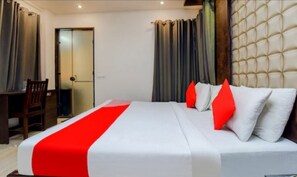 Deluxe Room, Balcony | Minibar, desk, free WiFi - Blite Guest House (Gurugram)