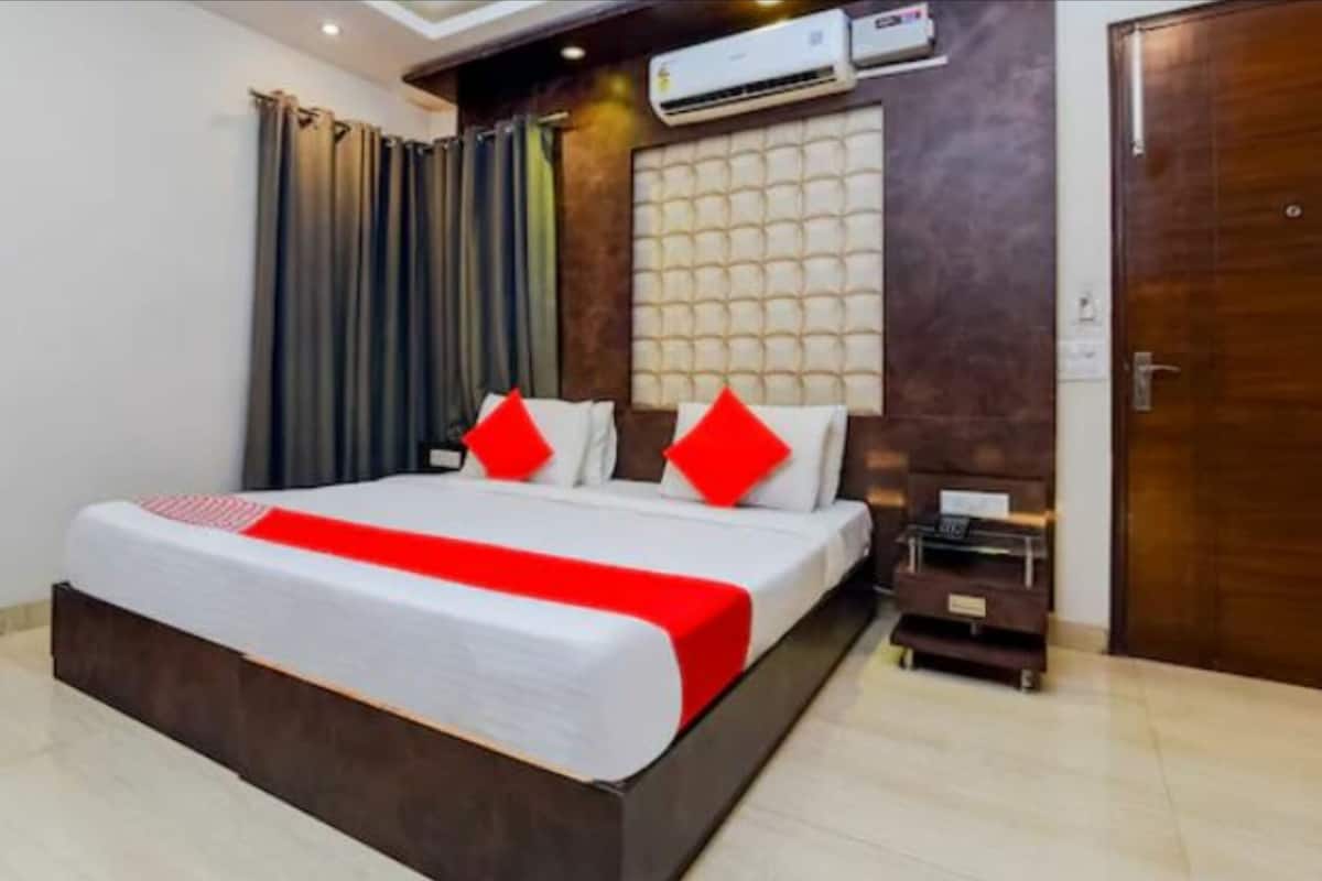 Deluxe Room, Balcony | Minibar, desk, free WiFi