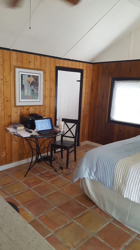 Oswego Lakefront Studio - Wilsonville, OR