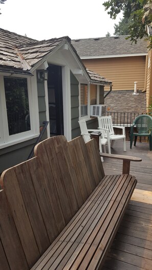 Terrace/patio - OSWEGO LAKEFRONT STUDIO (LAKE OSWEGO)
