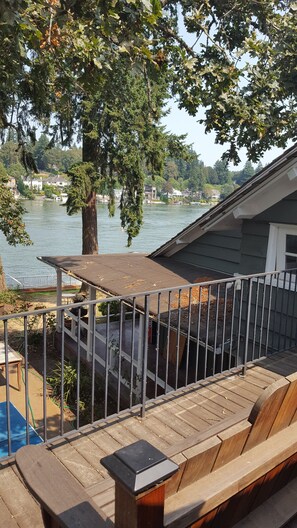 Property grounds - OSWEGO LAKEFRONT STUDIO (LAKE OSWEGO)