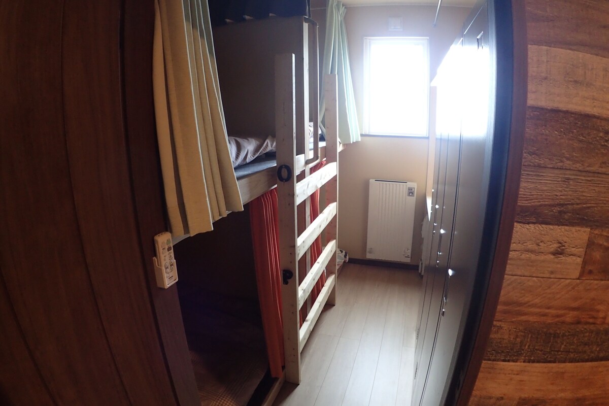 Iron/ironing board, free WiFi