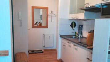 Geladeira, micro-ondas, lava-louças, cafeteira/chaleira