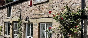Pretty cottage, perfect readers' retreat in centre of Hay, parking & fast wifi