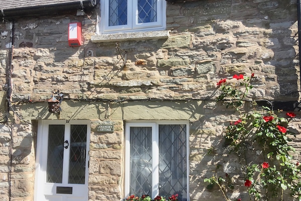 Beautiful stone cottage perfectly located in centre of Hay