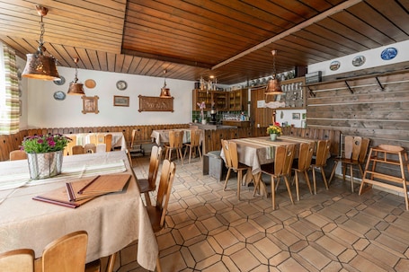 Speisen. Mehrbettzimmer - Gasthaus Sponsel
