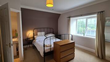 3 bedrooms, iron/ironing board, travel crib, free WiFi