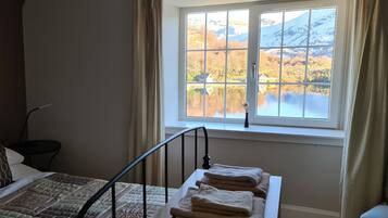 3 bedrooms, iron/ironing board, travel cot, free WiFi