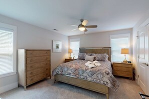 4 slaapkamers, een strijkplank/strijkijzer, gratis wifi, beddengoed